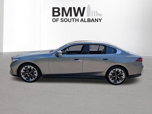 Certified 2024 BMW 530i xDrive w/ Premium Package AWD/4WD image 3