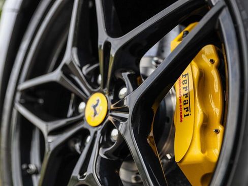 Used 2016 Ferrari California T RWD image 15