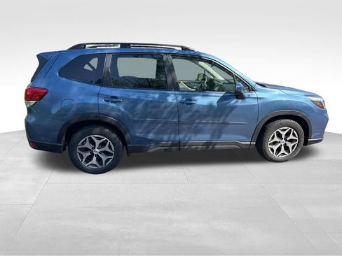 Used 2021 Subaru Forester Premium image 8