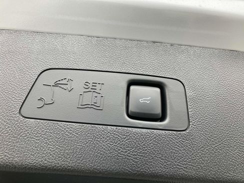 New 2025 Lincoln Corsair Reserve w/ Equipment Group 202A image 21