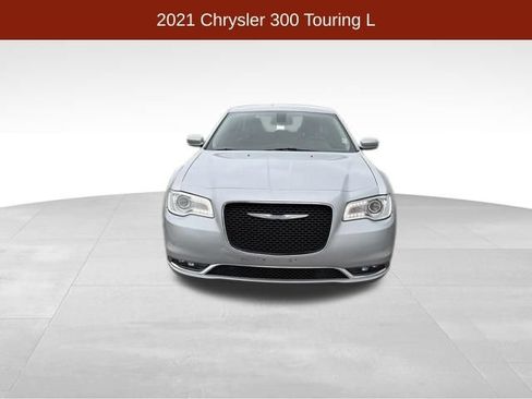 Used 2021 Chrysler 300 Touring L AWD/4WD image 2