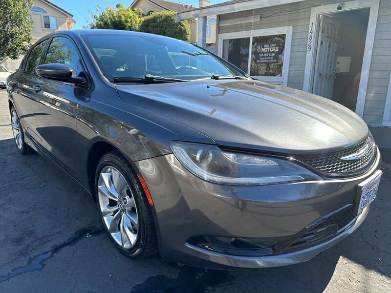 Used 2015 Chrysler 200 S w/ Navigation & Sound Group I FWD image 3