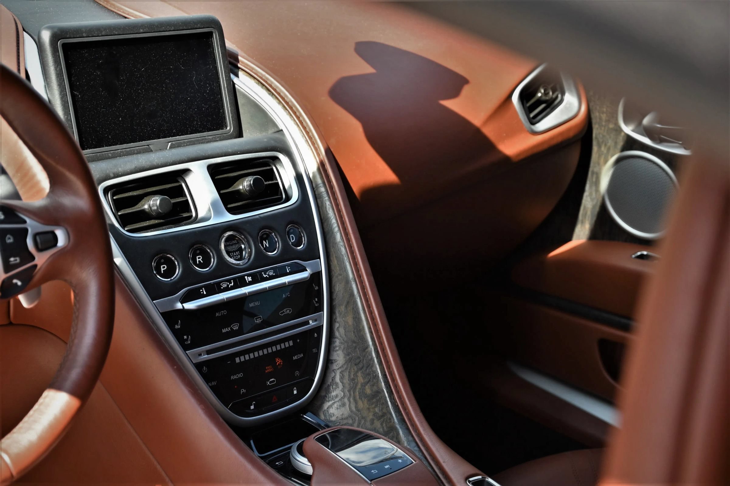 Used 2020 Aston Martin DB11 Volante RWD image 11