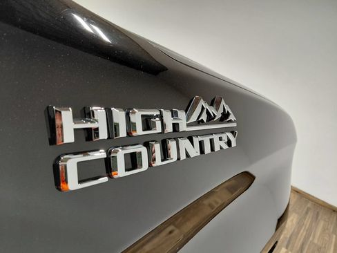 Used 2023 Chevrolet Silverado 1500 High Country w/ High Country Premium Package AWD/4WD image 21