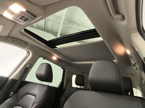 New 2026 Nissan Pathfinder SL w/ SL Premium Package FWD image 14