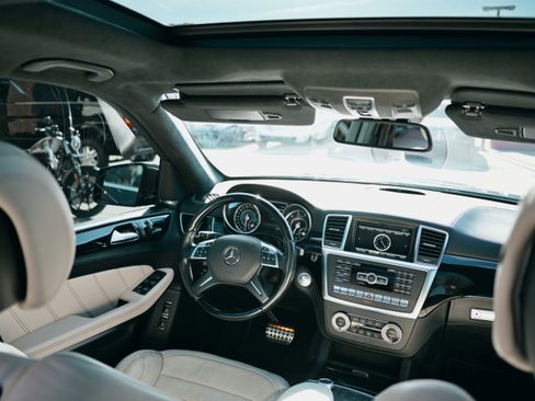 Used 2015 Mercedes-Benz GL 63 AMG 4MATIC w/ Accessory Chrome Package image 11