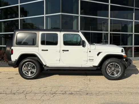 Used 2020 Jeep Wrangler Unlimited Sahara image 2