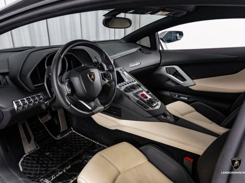 Used 2012 Lamborghini Aventador LP 700-4 image 37