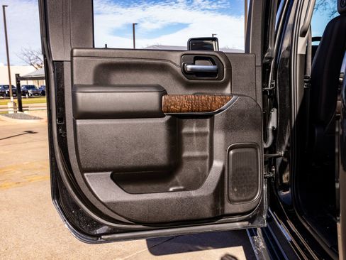 Used 2023 GMC Sierra 2500 Denali w/ Denali Black Diamond Edition AWD/4WD image 35