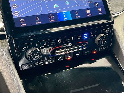 Used 2022 Jeep Grand Cherokee Trailhawk w/ Luxury Tech Group III AWD/4WD image 16
