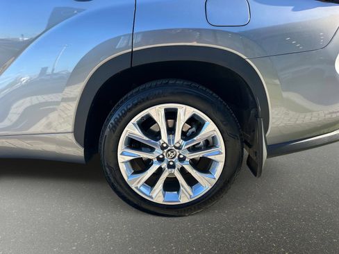 Used 2025 Toyota Highlander Limited image 12