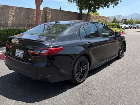 Used 2025 Toyota Camry SE FWD image 5