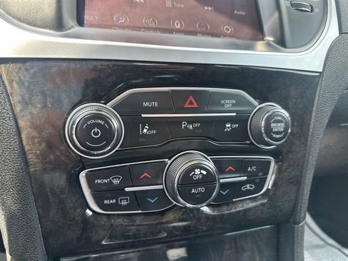 Used 2023 Chrysler 300 Touring L w/ Safetytec Plus Group RWD image 37