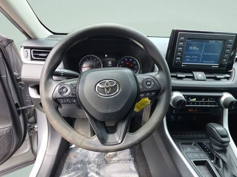 Used 2022 Toyota RAV4 LE FWD image 15