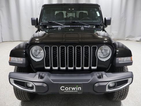 Used 2020 Jeep Gladiator Overland AWD/4WD image 9