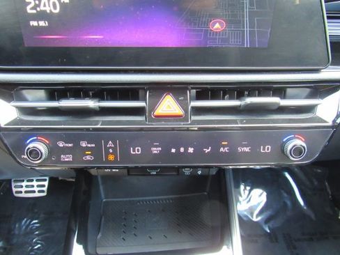 Used 2023 Kia Niro EX Touring image 44