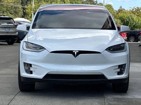 Used 2018 Tesla Model X 100D AWD/4WD image 8