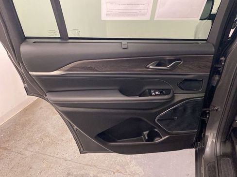 Used 2022 Jeep Grand Cherokee L Overland w/ Luxury Tech Group IV image 26