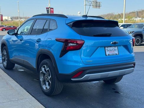 Used 2025 Chevrolet Trax LT w/ LT Convenience Package image 7