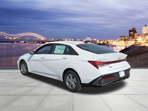 New 2026 Hyundai Elantra SE w/ Cargo Package image 3