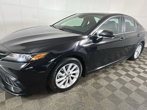 Used 2024 Toyota Camry SE FWD image 6