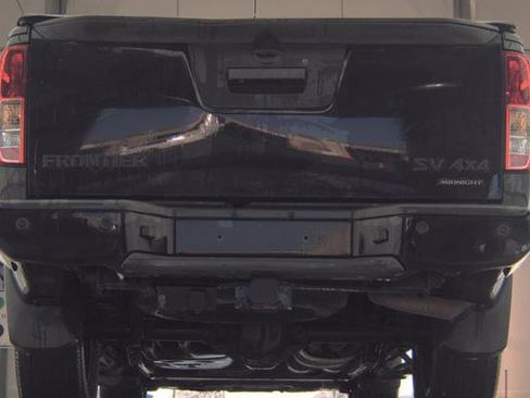 Used 2021 Nissan Frontier SV w/ Midnight Edition Floor Mats image 11