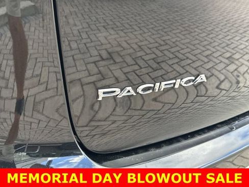 Used 2022 Chrysler Pacifica Limited w/ Uconnect Theater Family Group AWD/4WD image 10