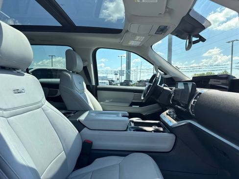 Used 2025 Ford Expedition Max Platinum AWD/4WD image 7