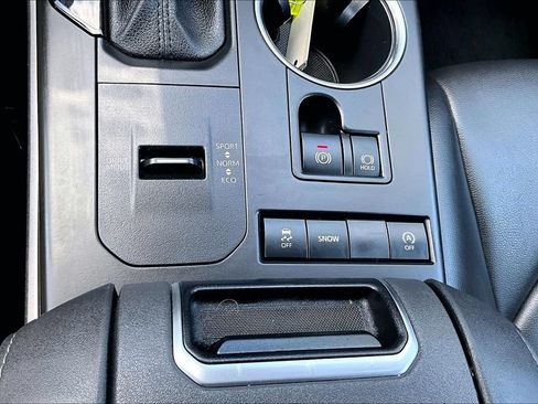 Used 2021 Toyota Highlander XLE FWD image 15