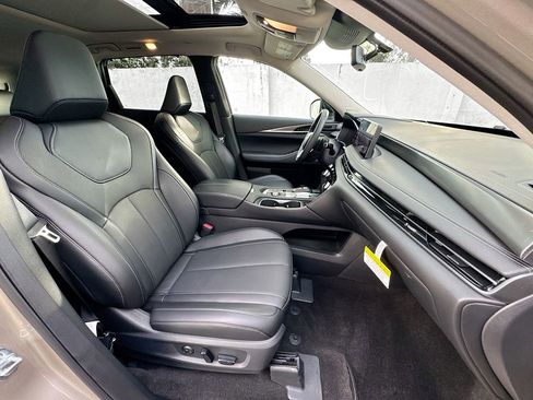 Certified 2026 INFINITI QX60 Luxe w/ Cargo Package FWD image 32