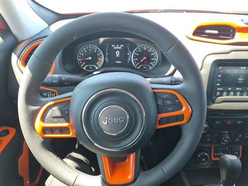 Used 2018 Jeep Renegade Latitude AWD/4WD image 16