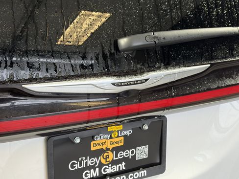 Used 2025 Chrysler Pacifica Select image 16