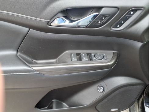 Used 2020 GMC Acadia SLT w/ Premium Package image 18