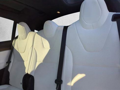 Used 2022 Tesla Model X image 21