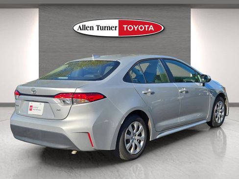 Used 2024 Toyota Corolla LE image 6