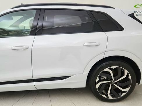 Used 2024 Audi Q8 e-tron Prestige w/ Prestige Package AWD/4WD image 4