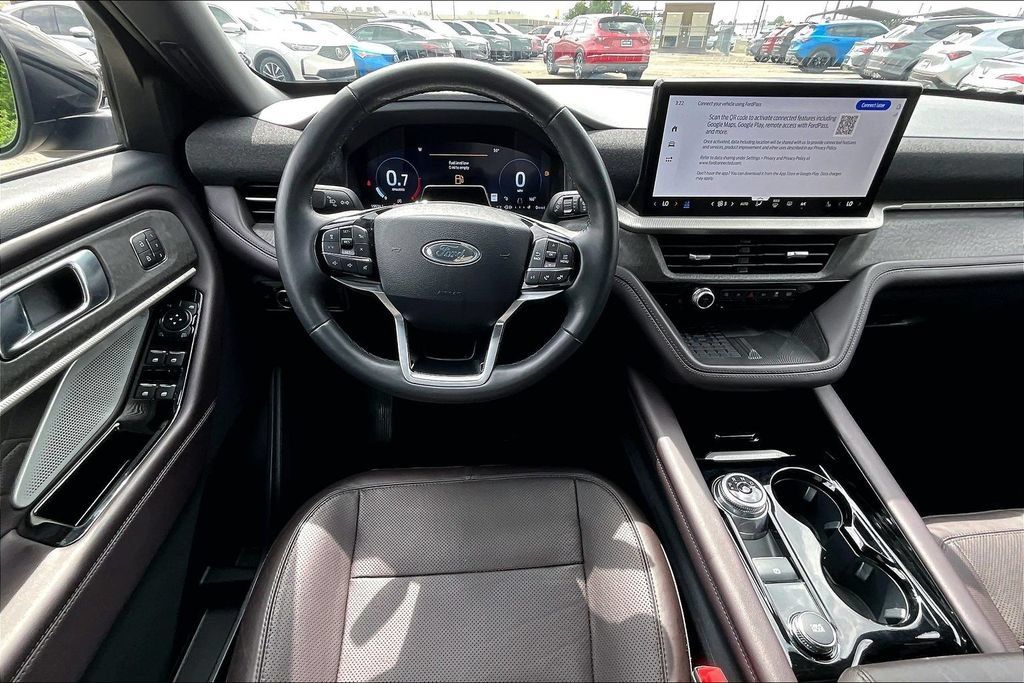 Used 2025 Ford Explorer Platinum w/ LUX Leather Package AWD/4WD image 7