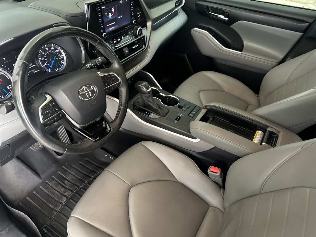 Used 2021 Toyota Highlander XLE FWD image 9