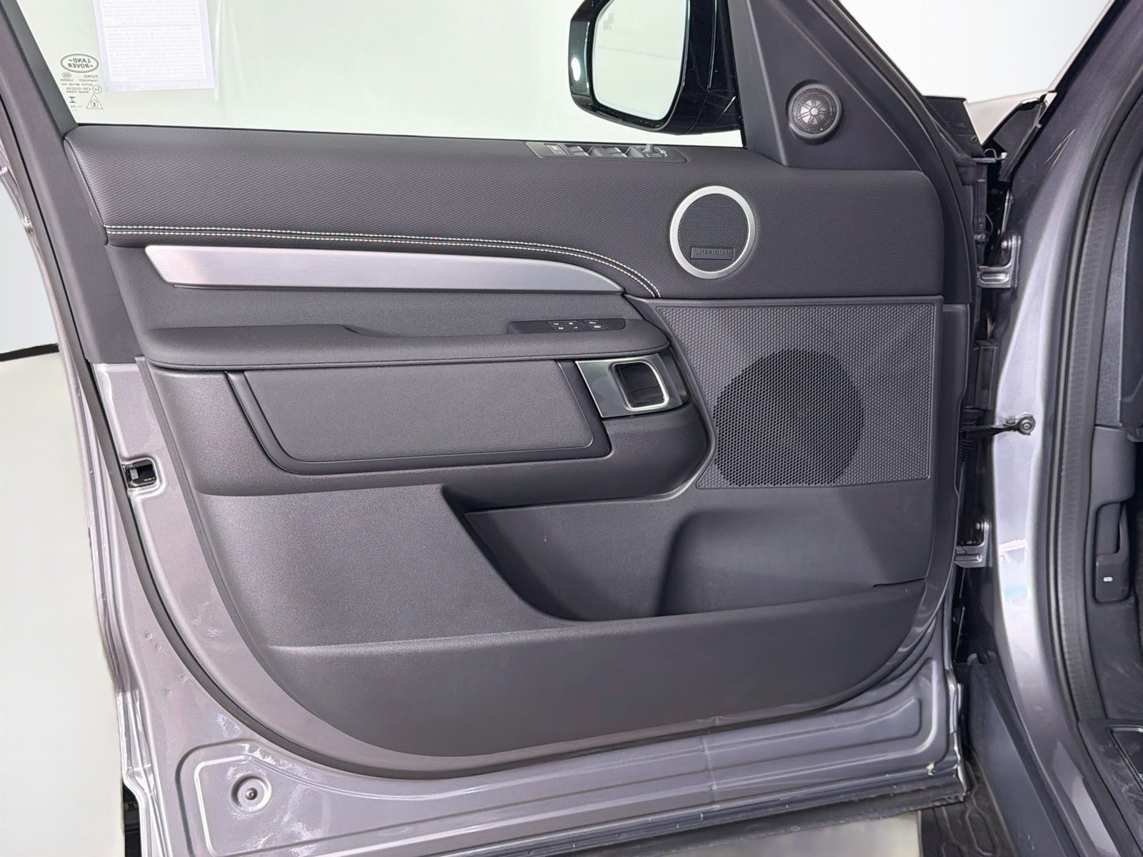 New 2026 Land Rover Discovery Limited Edition AWD/4WD image 20