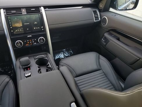 New 2025 Land Rover Discovery S AWD/4WD image 17