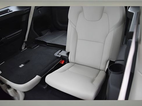 Certified 2023 Volvo XC90 B6 Plus w/ Protection Package Premier image 16