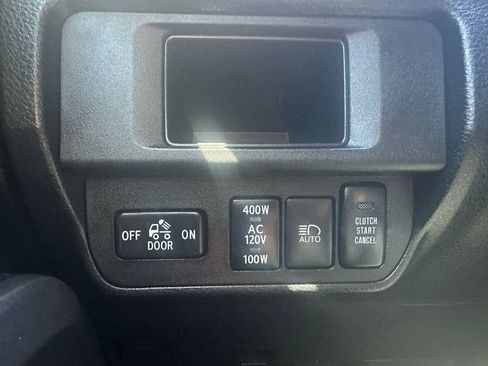 Used 2018 Toyota Tacoma TRD Off-Road AWD/4WD image 22
