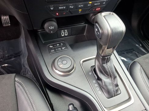 Used 2022 Ford Ranger Lariat w/ Tremor Off-Road Package AWD/4WD image 12