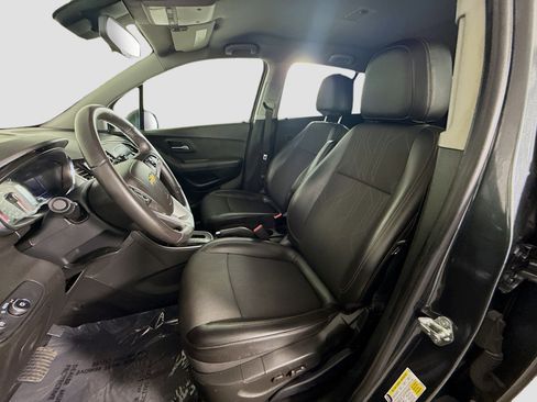 Used 2017 Chevrolet Trax LT w/ LT Convenience Package image 22