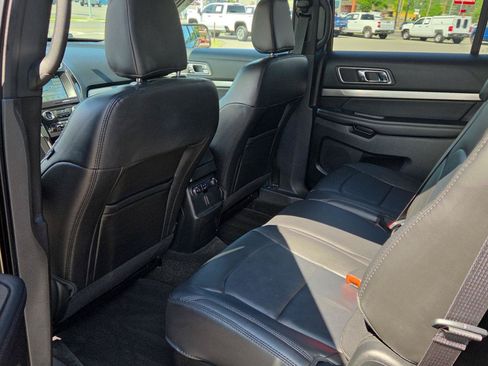 Used 2018 Ford Explorer XLT w/ Equipment Group 202A AWD/4WD image 12