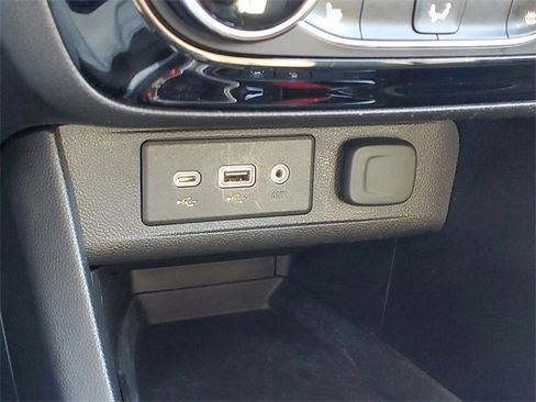 Used 2021 Buick Encore GX Select image 17