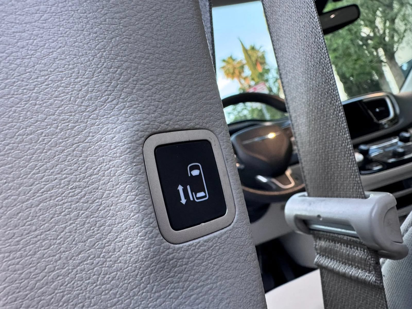 Used 2019 Chrysler Pacifica Touring Plus FWD image 30