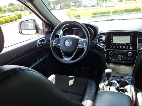 Used 2021 Jeep Grand Cherokee Laredo X AWD/4WD image 11