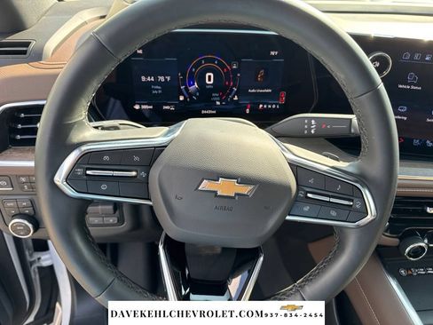 Used 2025 Chevrolet Suburban High Country AWD/4WD image 17