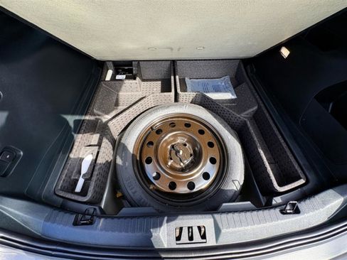 Used 2019 Ford Edge SE image 35